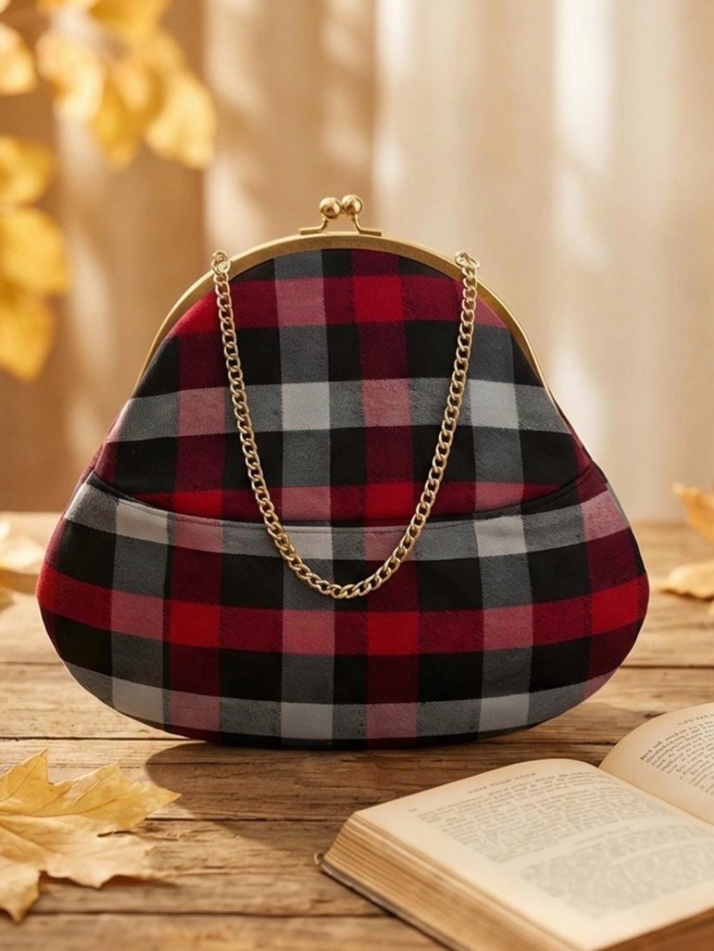 Vintage 1960’s plaid kiss lock handbag. Gold chain strap. Mid-century tartan
